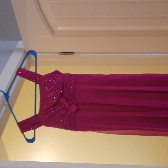 Young ladies formal dress - Picture 2 of 5